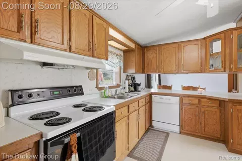 Kitchen - 5189 Webster Rd, Mount Morris, MI 48504 photo 4 of 4