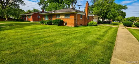 25055 Pierce St, Southfield, MI 48075