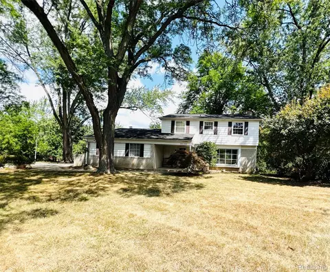 38138 Southfarm Ct, Northville, MI 48167