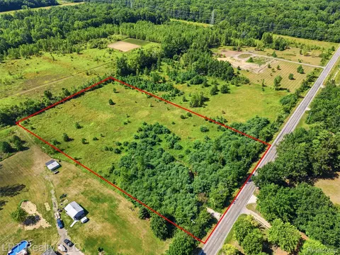 13191 Nichols Rd, Montrose, MI 48457