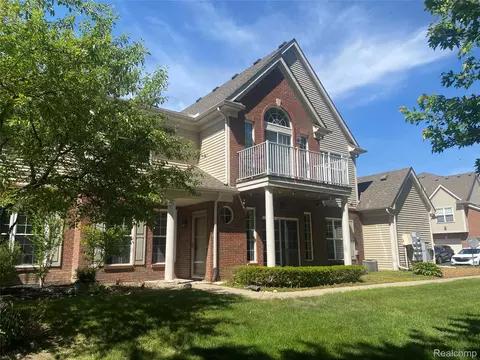 34558 Northrup Dr #8, Chesterfield, MI 48047