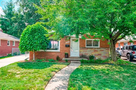 18549 Milburn St, Livonia, MI 48152