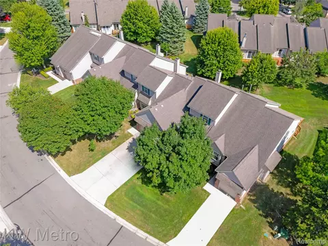 41874 Cantebury Dr, Novi, MI 48377
