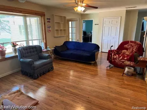 37 Maple Valley St, Sandusky, MI 48471 photo 5
