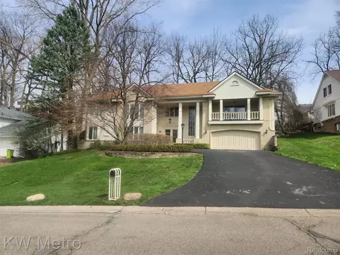 3086 Bloomfield Park Dr, West Bloomfield, MI 48323