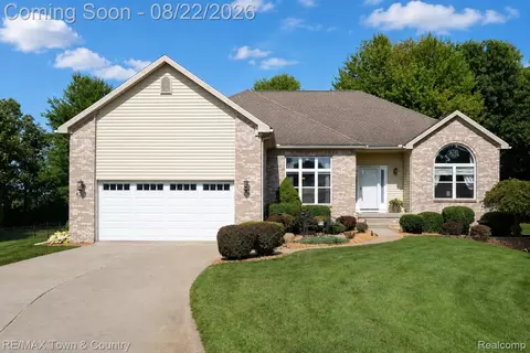 8263 Woodcreek Ct, Mundy, MI 48473