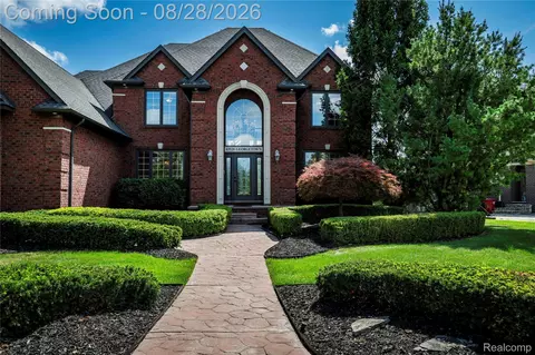 63520 Georgetowne S, Washington, MI 48095