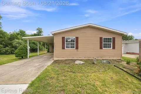 297 Dennis K Ct, White Lake, MI 48386