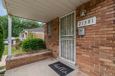 21381 Kipling St, Oak Park, MI 48237