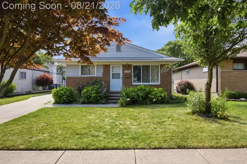 28009 Elba St, Saint Clair Shores, MI 48081