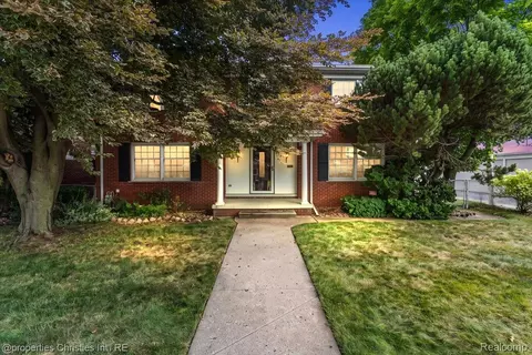 1360 Michigan Blvd, Lincoln Park, MI 48146