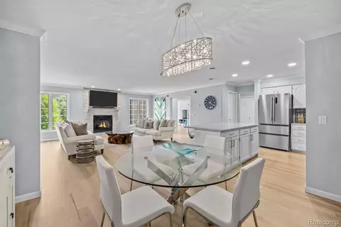 822 Deer Ct, Plymouth, MI 48170