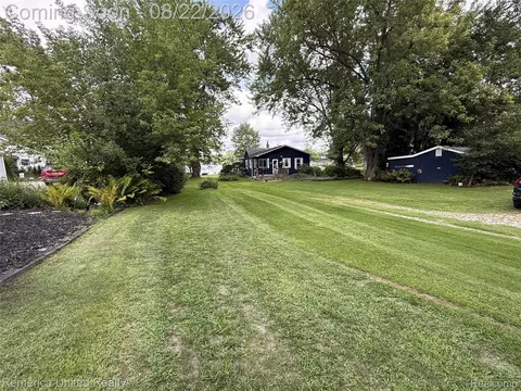 Exterior - 12035 Read Rd, Fenton, MI 48430 photo 6 of 6