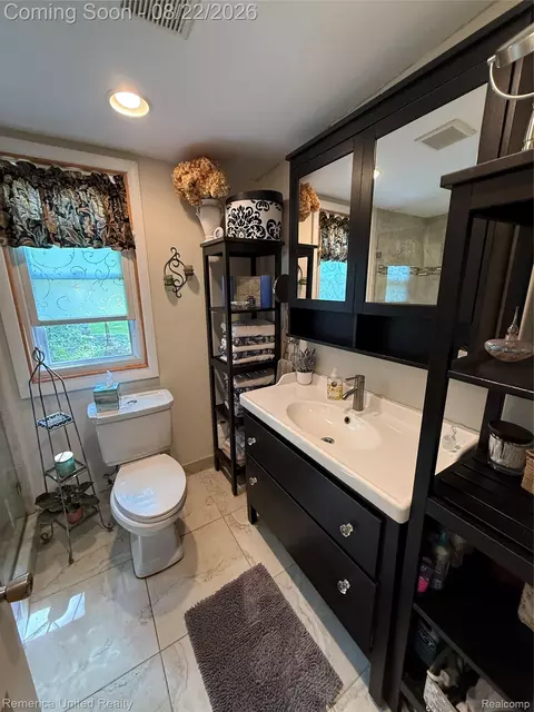Bath - 12035 Read Rd, Fenton, MI 48430 photo 3 of 3