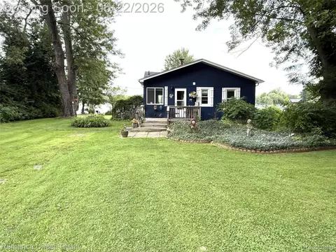 Exterior - 12035 Read Rd, Fenton, MI 48430 photo 5 of 6