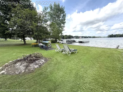 Exterior - 12035 Read Rd, Fenton, MI 48430 photo 4 of 6