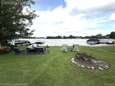 Exterior - 12035 Read Rd, Fenton, MI 48430 photo 3 of 6