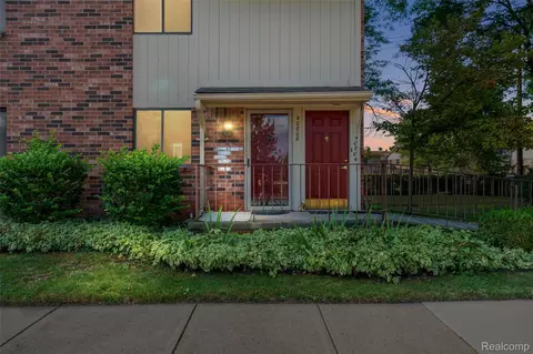 40808 Highpointe Dr, Clinton Township, MI 48038
