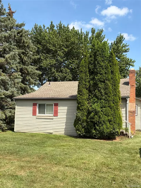 6580 Norton Dr, Troy, MI 48085