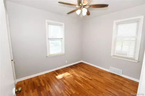 Bedroom - 3933 Clairmont St, Flint, MI 48532 photo 2 of 3
