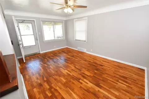 Living - 3933 Clairmont St, Flint, MI 48532 photo 2 of 2