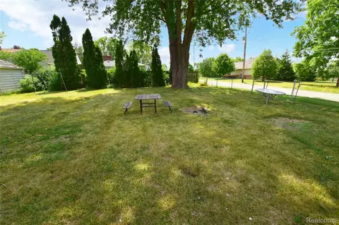 Exterior - 3933 Clairmont St, Flint, MI 48532 photo 2 of 3