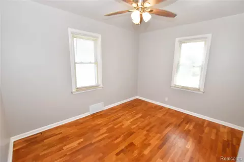 Bedroom - 3933 Clairmont St, Flint, MI 48532 photo 1 of 3