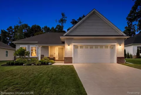 7934 Jordan Dr, Waterford, MI 48327