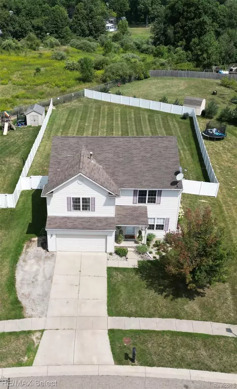 452 Lydia Ln, Linden, MI 48451