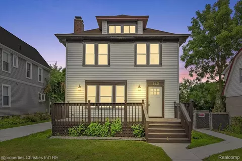 125 Alice Ave, Bloomfield Township, MI 48302