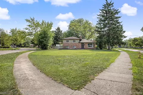 30633 Gladys Ave, Westland, MI 48185