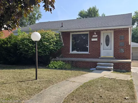 6690 Deering St, Garden City, MI 48135