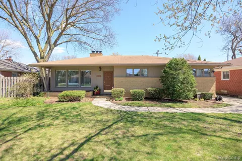 30712 Champine St, Saint Clair Shores, MI 48082