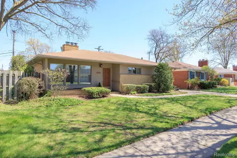 30712 Champine St, Saint Clair Shores, MI 48082