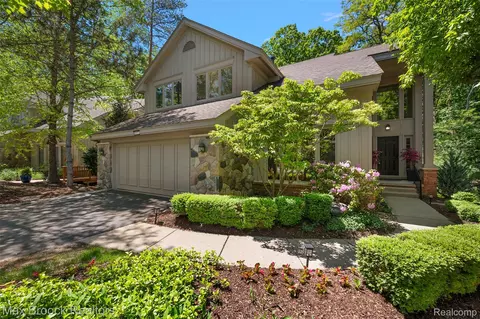 4872 Cliffside Dr, West Bloomfield, MI 48323