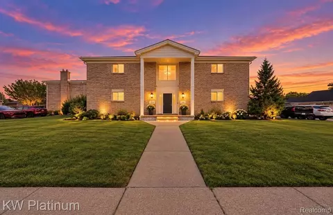 21542 Saint Gertrude St #6, Saint Clair Shores, MI 48081