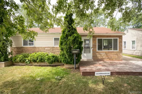 25143 Fern St, Roseville, MI 48066