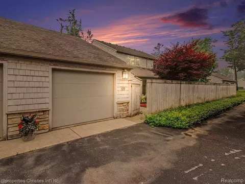 1011 Beach Dr #10, Harbor Springs, MI 49740