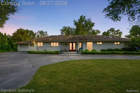 4701 W Maple Rd, Bloomfield Hills, MI 48301