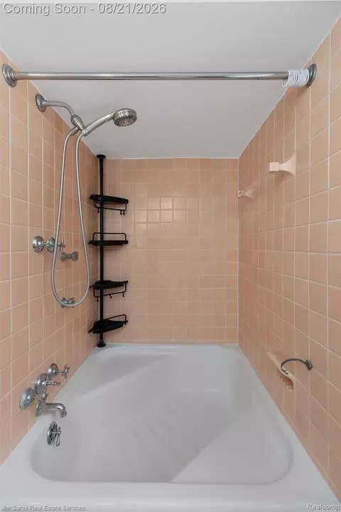 Bath - 288 Moran Rd, Grosse Pointe Farms, MI 48236 photo 4 of 5
