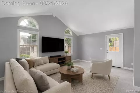 Living - 288 Moran Rd, Grosse Pointe Farms, MI 48236 photo 4 of 5