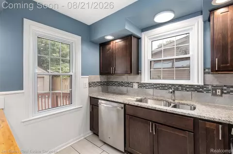 Kitchen - 288 Moran Rd, Grosse Pointe Farms, MI 48236 photo 2 of 2