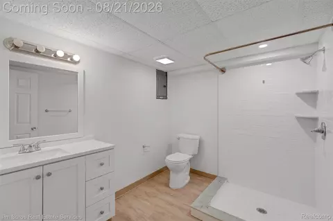 Bath - 288 Moran Rd, Grosse Pointe Farms, MI 48236 photo 5 of 5