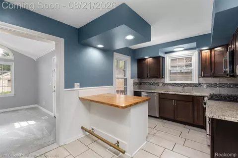 Entry Way - 288 Moran Rd, Grosse Pointe Farms, MI 48236 photo 1 of 1