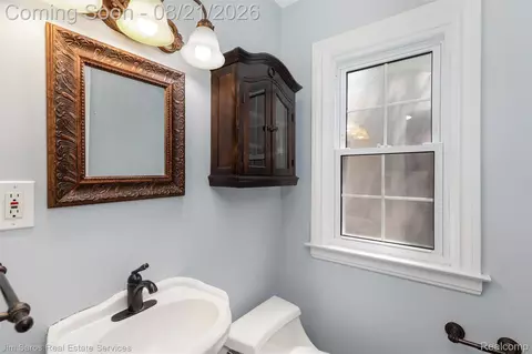 Bath - 288 Moran Rd, Grosse Pointe Farms, MI 48236 photo 2 of 5
