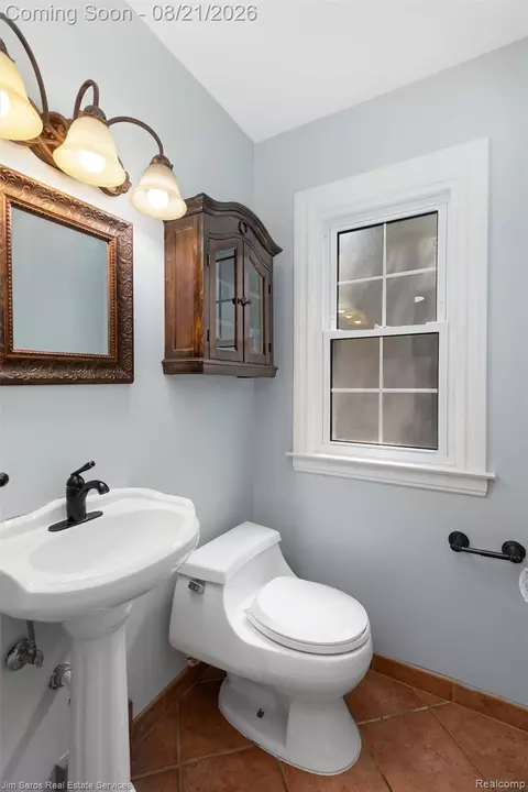 Bath - 288 Moran Rd, Grosse Pointe Farms, MI 48236 photo 1 of 5