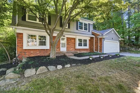 4769 Hardwoods Dr, West Bloomfield, MI 48323