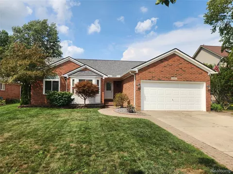 29007 Oakmont Dr, Chesterfield, MI 48051