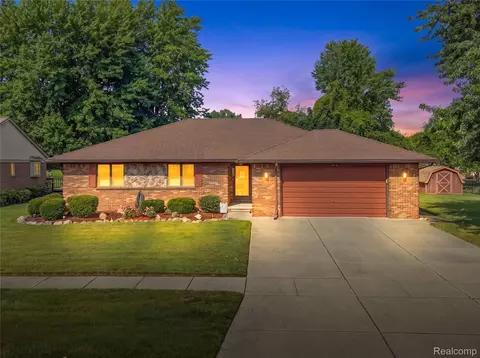 51957 N Adele Cir, Chesterfield, MI 48047