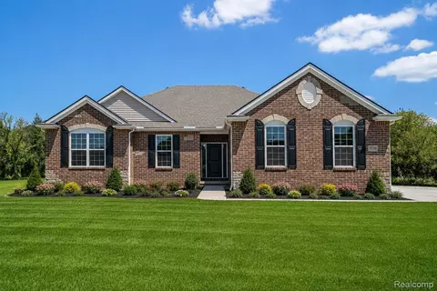 52860 Antoinette Rd, Shelby Township, MI 48316